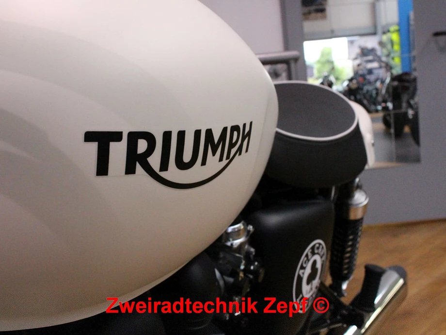 Umbgebautes Motorrad Triumph Bonneville Spirit Bild 4: Umbgebautes Motorrad Triumph Bonneville Spirit