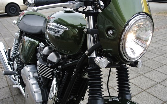 Umgebautes Motorrad Triumph Thruxton von Klingenberger Kehl GbR - Bild 5 Umgebautes Motorrad Triumph Thruxton von Klingenberger Kehl GbR - Bild 5
