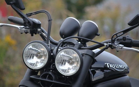 Umgebautes Motorrad Triumph Rocket III Roadster von Klingenberger Kehl GbR - Bild 4 Umgebautes Motorrad Triumph Rocket III Roadster von Klingenberger Kehl GbR - Bild 4