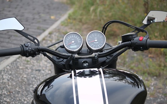 Umgebautes Motorrad Triumph Rocket III Roadster von Klingenberger Kehl GbR - Bild 7 Umgebautes Motorrad Triumph Rocket III Roadster von Klingenberger Kehl GbR - Bild 7