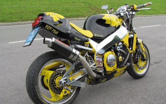 Umgebautes Motorrad Yamaha YZF 750 R von Kraft Johanna - Bild 2 Umgebautes Motorrad Yamaha YZF 750 R von Kraft Johanna - Bild 2