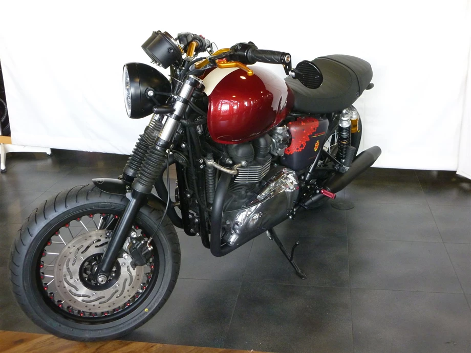 Umbgebautes Motorrad Triumph Bonneville T100 Bild 13: Umbgebautes Motorrad Triumph Bonneville T100