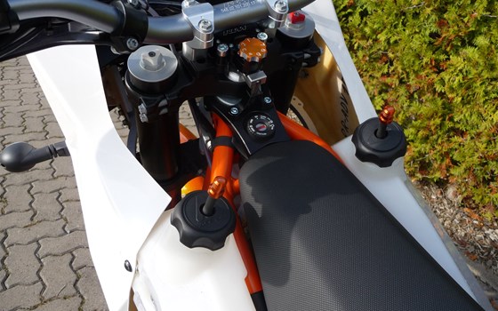 Umgebautes Motorrad KTM 690 Enduro R von Bräuer Motorradsport KG - Bild 10 Umgebautes Motorrad KTM 690 Enduro R von Bräuer Motorradsport KG - Bild 10