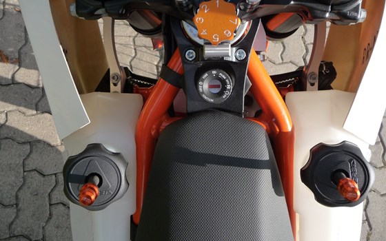 Umgebautes Motorrad KTM 690 Enduro R von Bräuer Motorradsport KG - Bild 20 Umgebautes Motorrad KTM 690 Enduro R von Bräuer Motorradsport KG - Bild 20