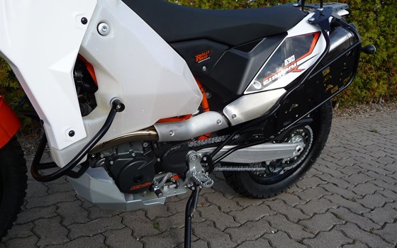 Umgebautes Motorrad KTM 690 Enduro R von Bräuer Motorradsport KG - Bild 3 Umgebautes Motorrad KTM 690 Enduro R von Bräuer Motorradsport KG - Bild 3