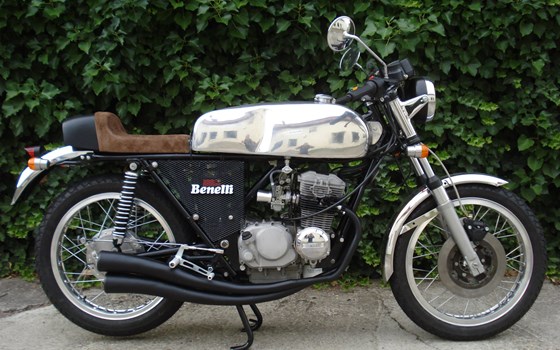 Umgebautes Motorrad Benelli 250 Quattro, 250, 304 von Motorrad Scheunpflug e.K. - Bild 6 Umgebautes Motorrad Benelli 250 Quattro, 250, 304 von Motorrad Scheunpflug e.K. - Bild 6