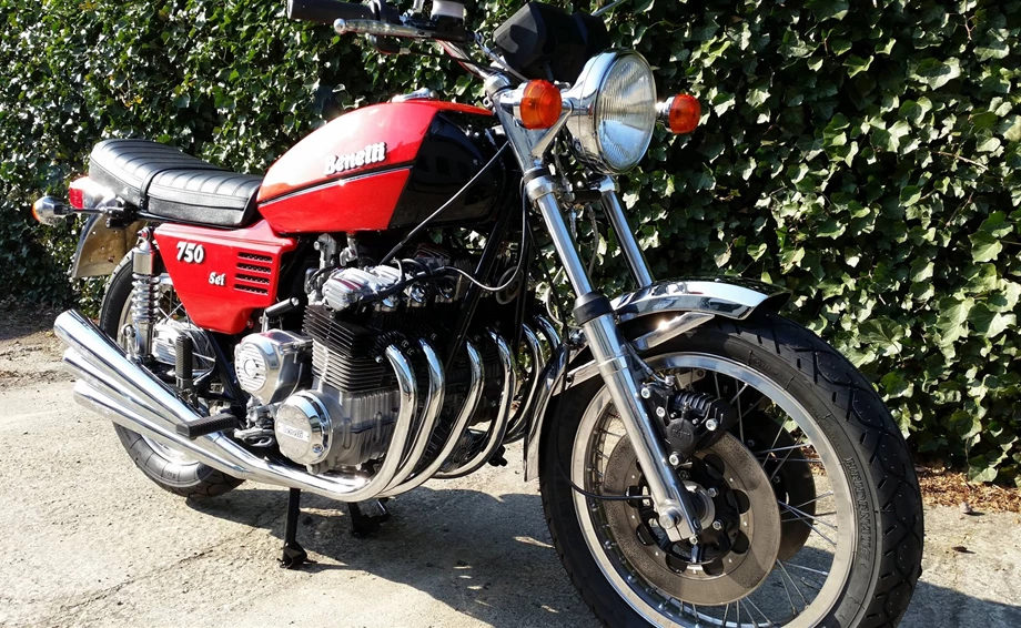 Umbgebautes Motorrad Benelli 750 Sei Bild 1: Umbgebautes Motorrad Benelli 750 Sei