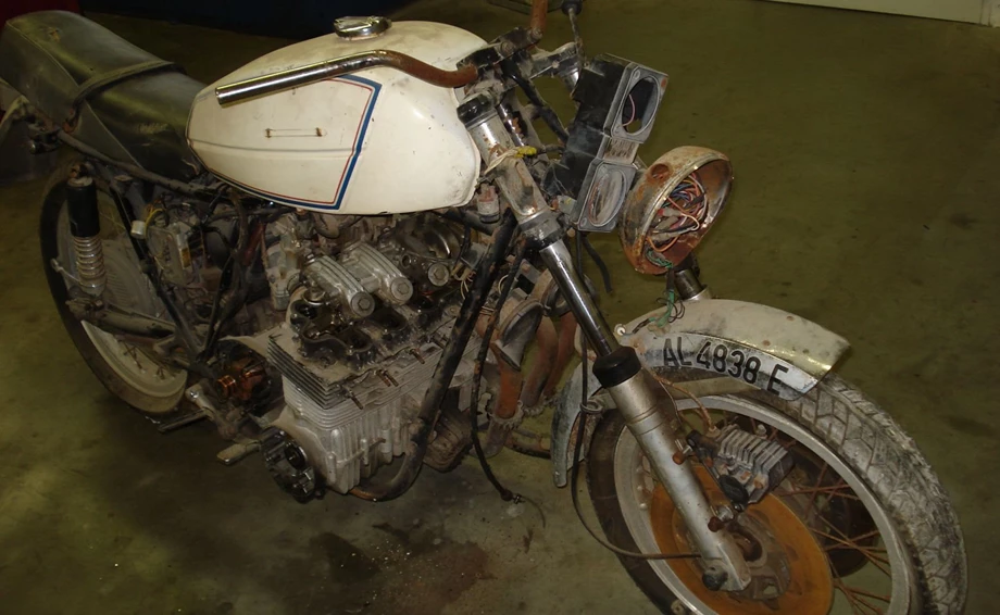 Umbgebautes Motorrad Benelli 750 Sei Bild 8: Umbgebautes Motorrad Benelli 750 Sei