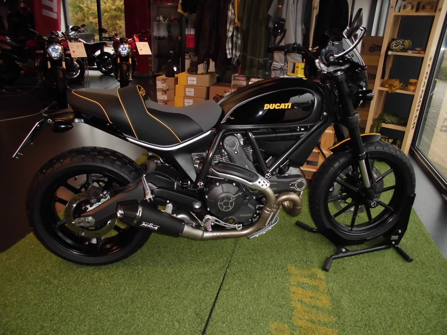 Umbgebautes Motorrad Ducati Scrambler Full Throttle Bild 1: Umbgebautes Motorrad Ducati Scrambler Full Throttle
