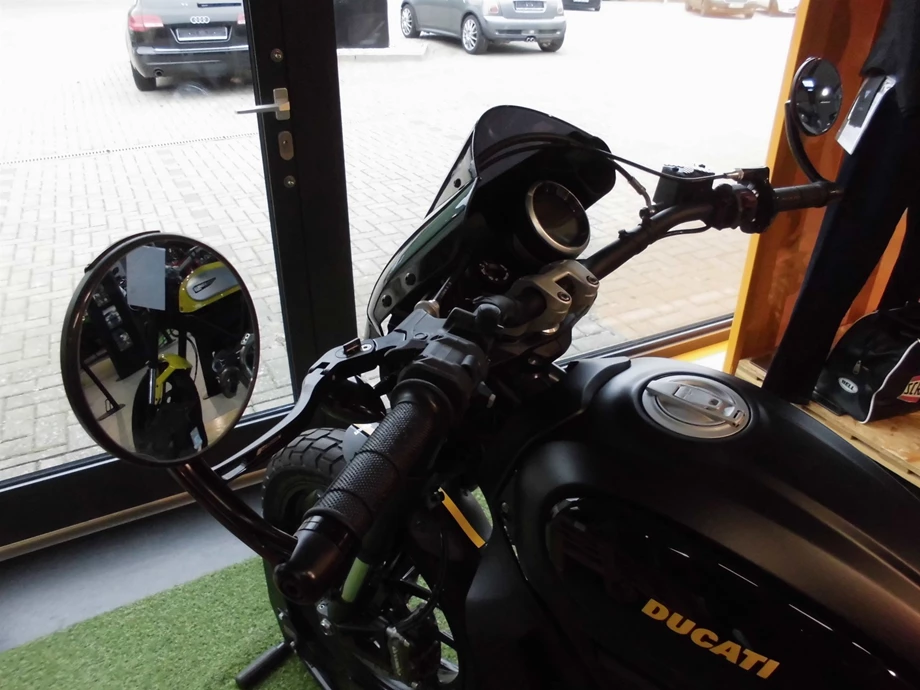 Umbgebautes Motorrad Ducati Scrambler Full Throttle Bild 10: Umbgebautes Motorrad Ducati Scrambler Full Throttle