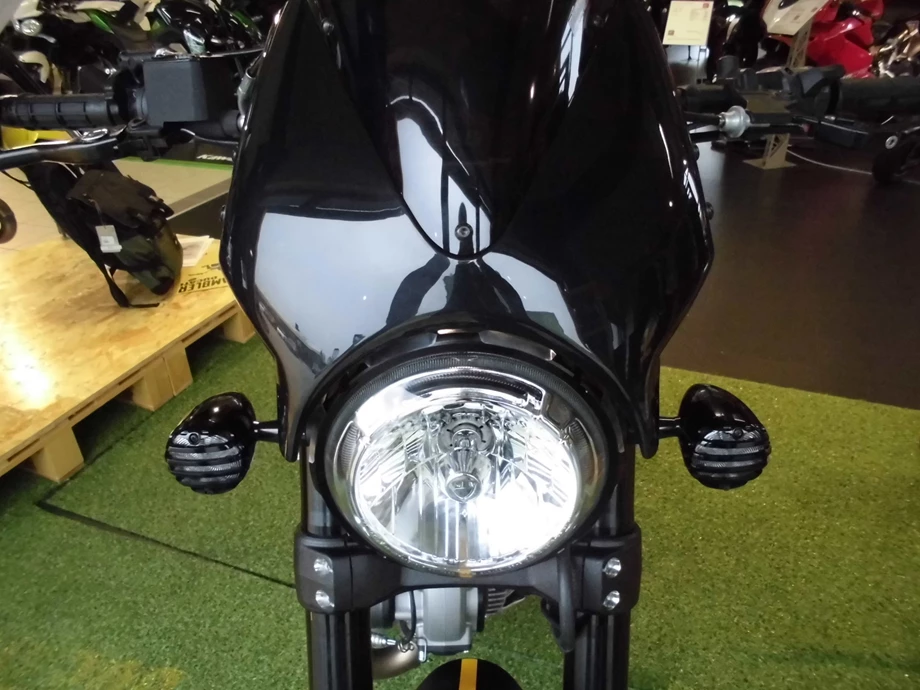 Umbgebautes Motorrad Ducati Scrambler Full Throttle Bild 11: Umbgebautes Motorrad Ducati Scrambler Full Throttle