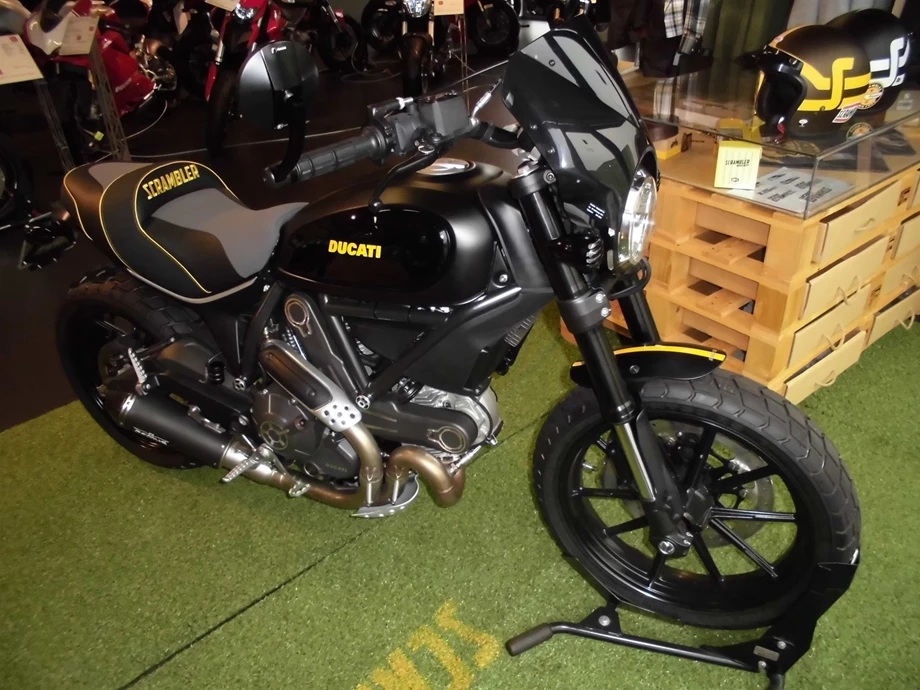 Umbgebautes Motorrad Ducati Scrambler Full Throttle Bild 13: Umbgebautes Motorrad Ducati Scrambler Full Throttle