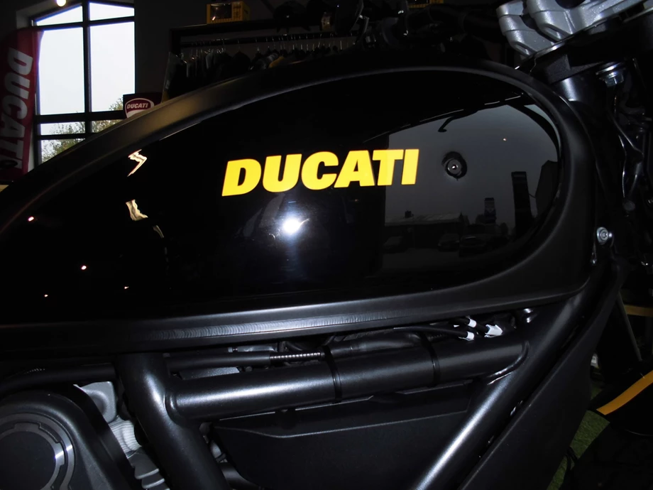 Umbgebautes Motorrad Ducati Scrambler Full Throttle Bild 5: Umbgebautes Motorrad Ducati Scrambler Full Throttle