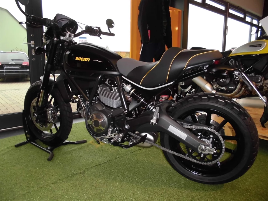 Umbgebautes Motorrad Ducati Scrambler Full Throttle Bild 8: Umbgebautes Motorrad Ducati Scrambler Full Throttle