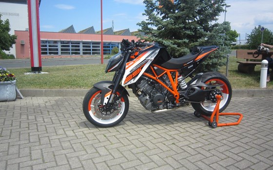 Umgebautes Motorrad KTM 1290 Super Duke R von Motorradcenter Keßler - Bild 7 Umgebautes Motorrad KTM 1290 Super Duke R von Motorradcenter Keßler - Bild 7