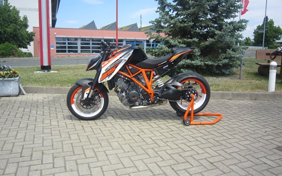 Umgebautes Motorrad KTM 1290 Super Duke R von Motorradcenter Keßler - Bild 9 Umgebautes Motorrad KTM 1290 Super Duke R von Motorradcenter Keßler - Bild 9