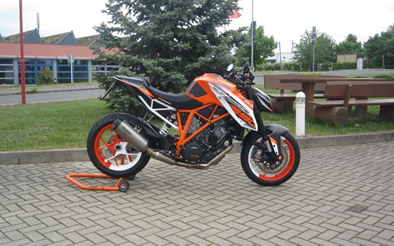 Umgebautes Motorrad KTM 1290 Super Duke R von Motorradcenter Keßler - Bild 12 Umgebautes Motorrad KTM 1290 Super Duke R von Motorradcenter Keßler - Bild 12