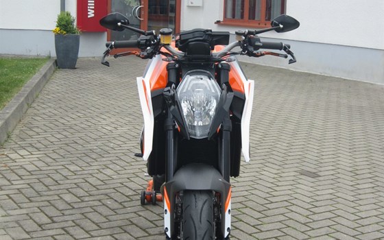 Umgebautes Motorrad KTM 1290 Super Duke R von Motorradcenter Keßler - Bild 4 Umgebautes Motorrad KTM 1290 Super Duke R von Motorradcenter Keßler - Bild 4