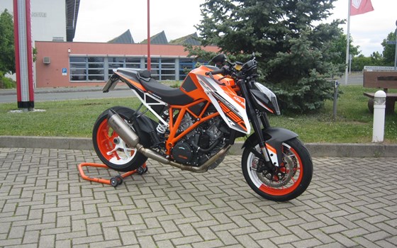 Umgebautes Motorrad KTM 1290 Super Duke R von Motorradcenter Keßler - Bild 7 Umgebautes Motorrad KTM 1290 Super Duke R von Motorradcenter Keßler - Bild 7