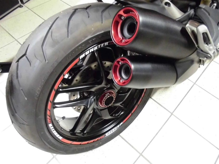 Umbgebautes Motorrad Ducati Monster 1200 Bild 11: Umbgebautes Motorrad Ducati Monster 1200