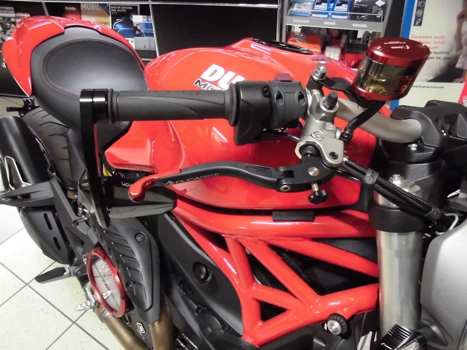 Umbgebautes Motorrad Ducati Monster 1200 Bild 14: Umbgebautes Motorrad Ducati Monster 1200