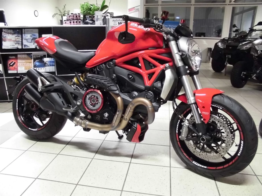 Umbgebautes Motorrad Ducati Monster 1200 Bild 16: Umbgebautes Motorrad Ducati Monster 1200