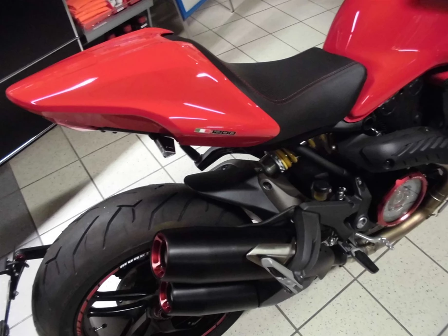 Umbgebautes Motorrad Ducati Monster 1200 Bild 17: Umbgebautes Motorrad Ducati Monster 1200