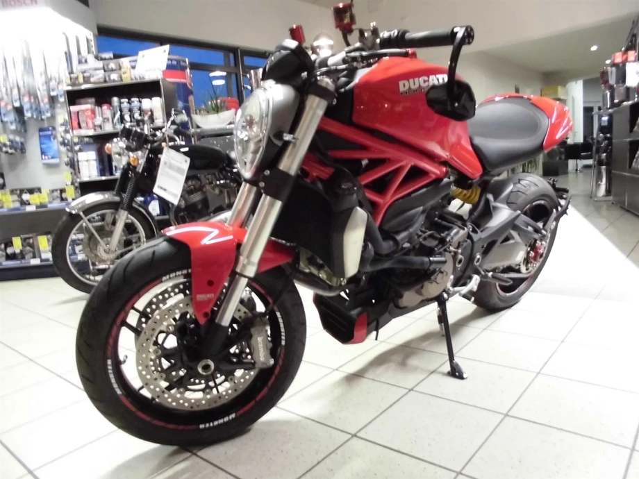 Umbgebautes Motorrad Ducati Monster 1200 Bild 4: Umbgebautes Motorrad Ducati Monster 1200