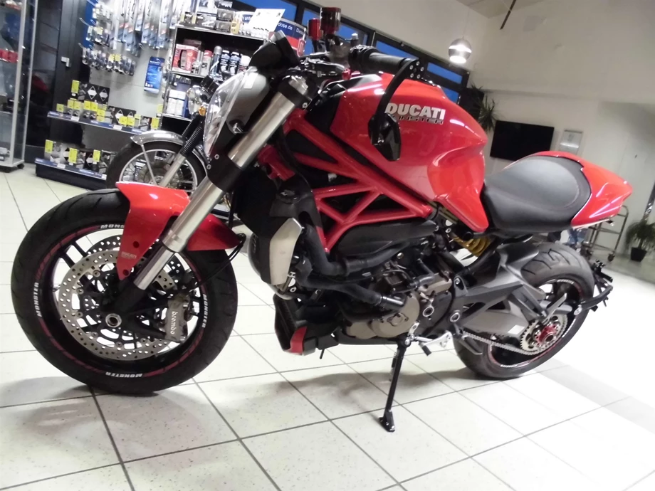 Umbgebautes Motorrad Ducati Monster 1200 Bild 5: Umbgebautes Motorrad Ducati Monster 1200