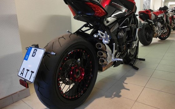 Umgebautes Motorrad MV Agusta Dragster 800 RR von A.T.T.-Tiedemann-Motorräder e.Kfm - Bild 13 Umgebautes Motorrad MV Agusta Dragster 800 RR von A.T.T.-Tiedemann-Motorräder e.Kfm - Bild 13