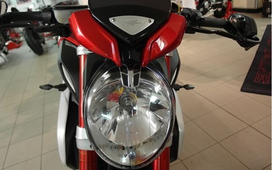 Umgebautes Motorrad MV Agusta Dragster 800 RR von A.T.T.-Tiedemann-Motorräder e.Kfm - Bild 2 Umgebautes Motorrad MV Agusta Dragster 800 RR von A.T.T.-Tiedemann-Motorräder e.Kfm - Bild 2