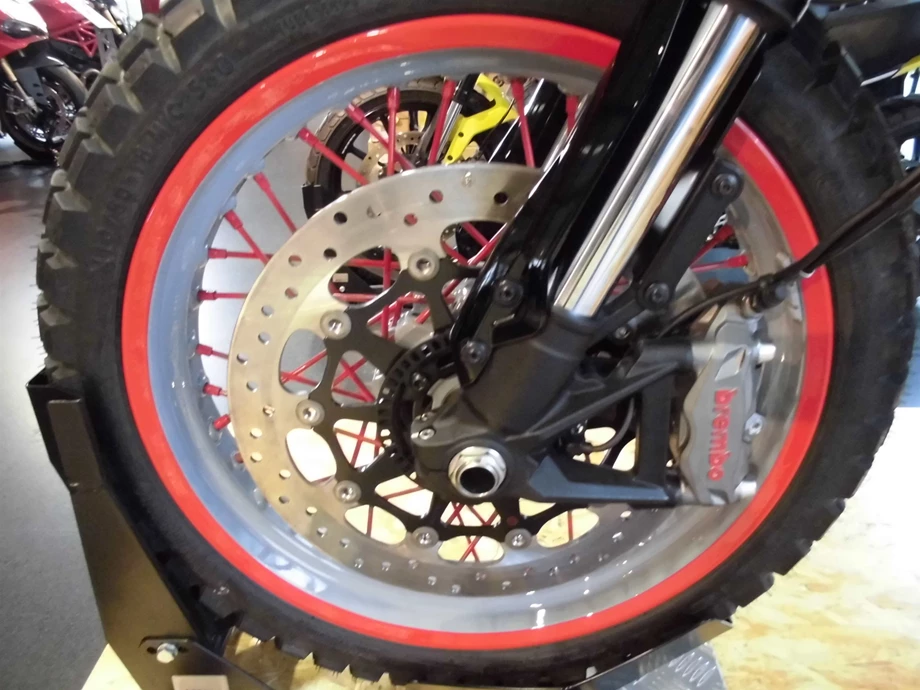 Umbgebautes Motorrad Ducati Scrambler Icon Bild 15: Umbgebautes Motorrad Ducati Scrambler Icon