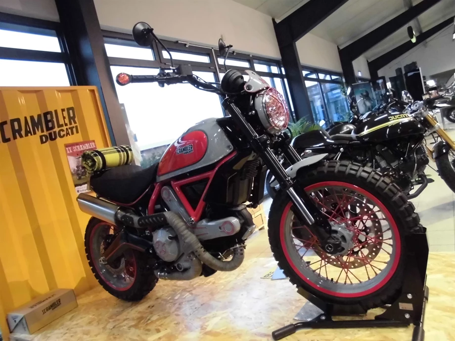 Umbgebautes Motorrad Ducati Scrambler Icon Bild 18: Umbgebautes Motorrad Ducati Scrambler Icon
