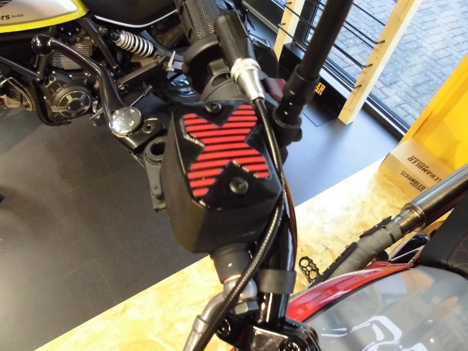 Umbgebautes Motorrad Ducati Scrambler Icon Bild 21: Umbgebautes Motorrad Ducati Scrambler Icon