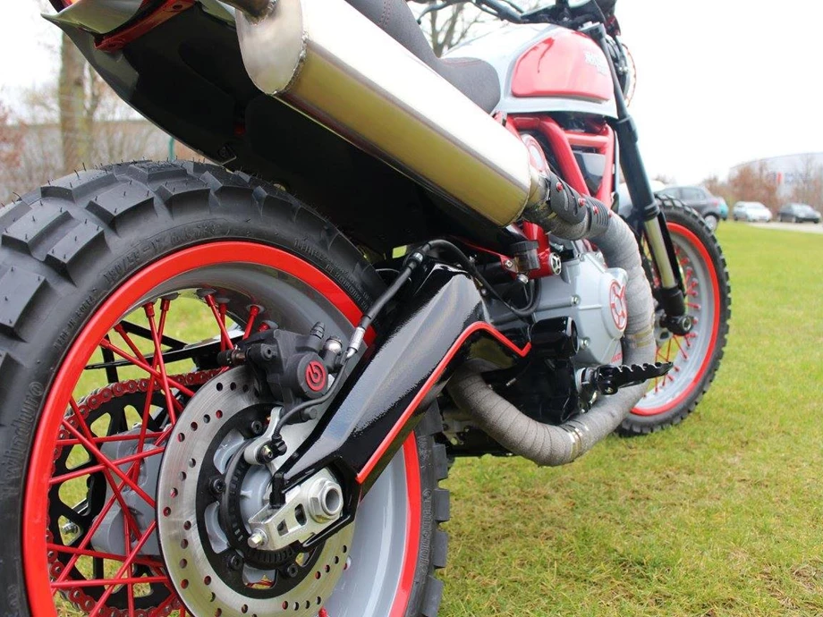 Umbgebautes Motorrad Ducati Scrambler Icon Bild 3: Umbgebautes Motorrad Ducati Scrambler Icon