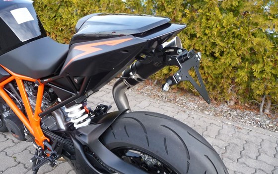 Umgebautes Motorrad KTM 1290 Super Duke von Bräuer Motorradsport KG - Bild 8 Umgebautes Motorrad KTM 1290 Super Duke von Bräuer Motorradsport KG - Bild 8