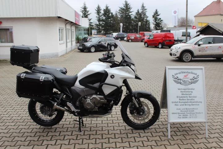 Umbgebautes Motorrad Honda VFR1200X Crosstourer Bild 1: Umbgebautes Motorrad Honda VFR1200X Crosstourer