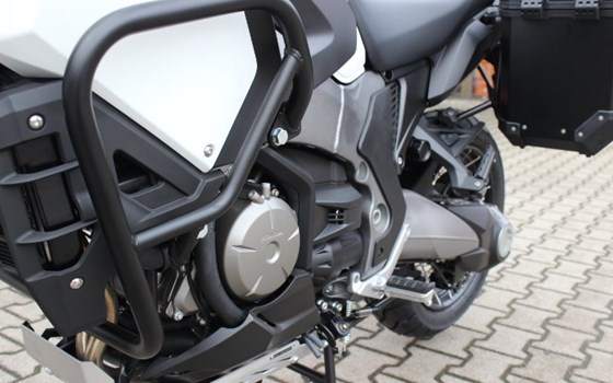 Umgebautes Motorrad Honda VFR1200X Crosstourer von Auto-und Motorradhaus Bürstadt GmbH - Bild 10 Umgebautes Motorrad Honda VFR1200X Crosstourer von Auto-und Motorradhaus Bürstadt GmbH - Bild 10