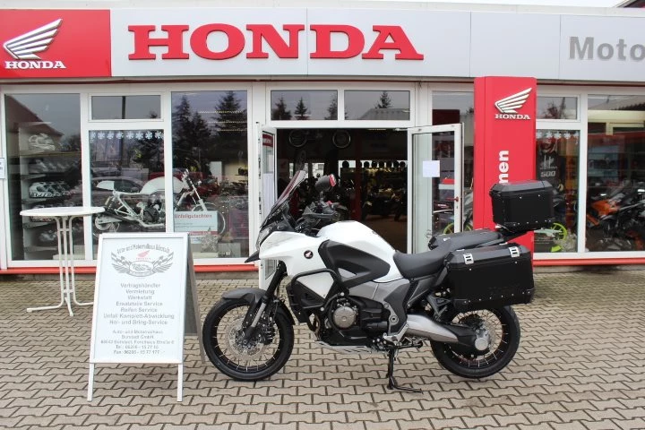 Umbgebautes Motorrad Honda VFR1200X Crosstourer Bild 2: Umbgebautes Motorrad Honda VFR1200X Crosstourer
