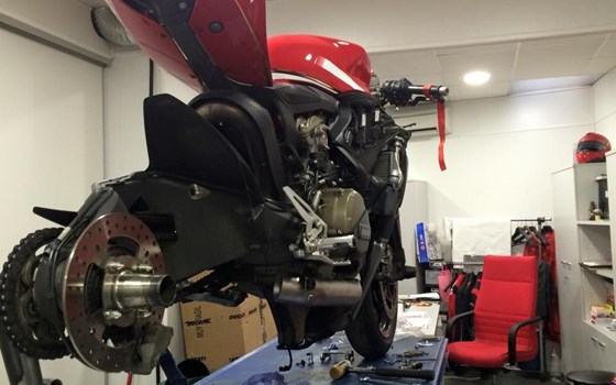 Umgebautes Motorrad Ducati 1199 Panigale von DOS RUEDAS Ciudad Real - Bild 6 Umgebautes Motorrad Ducati 1199 Panigale von DOS RUEDAS Ciudad Real - Bild 6