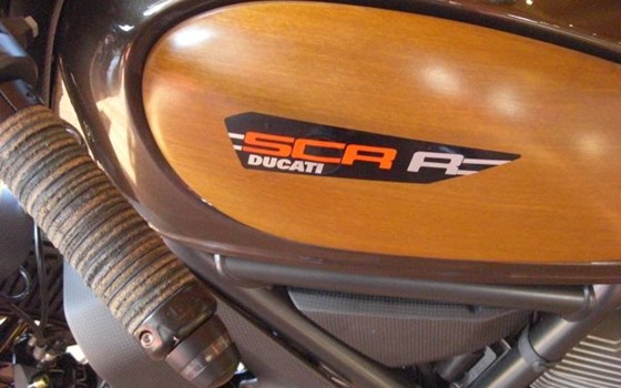 Umgebautes Motorrad Ducati Scrambler Icon von Braunbart Heribert Kilian GmbH - DUCATI SALZBURG - Bild 3 Umgebautes Motorrad Ducati Scrambler Icon von Braunbart Heribert Kilian GmbH - DUCATI SALZBURG - Bild 3