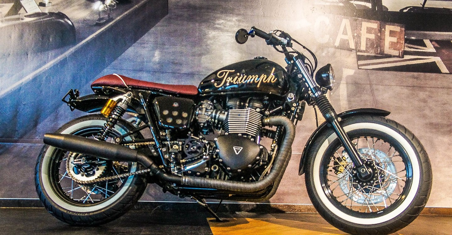 Customized motorcycle Triumph Bonneville T100