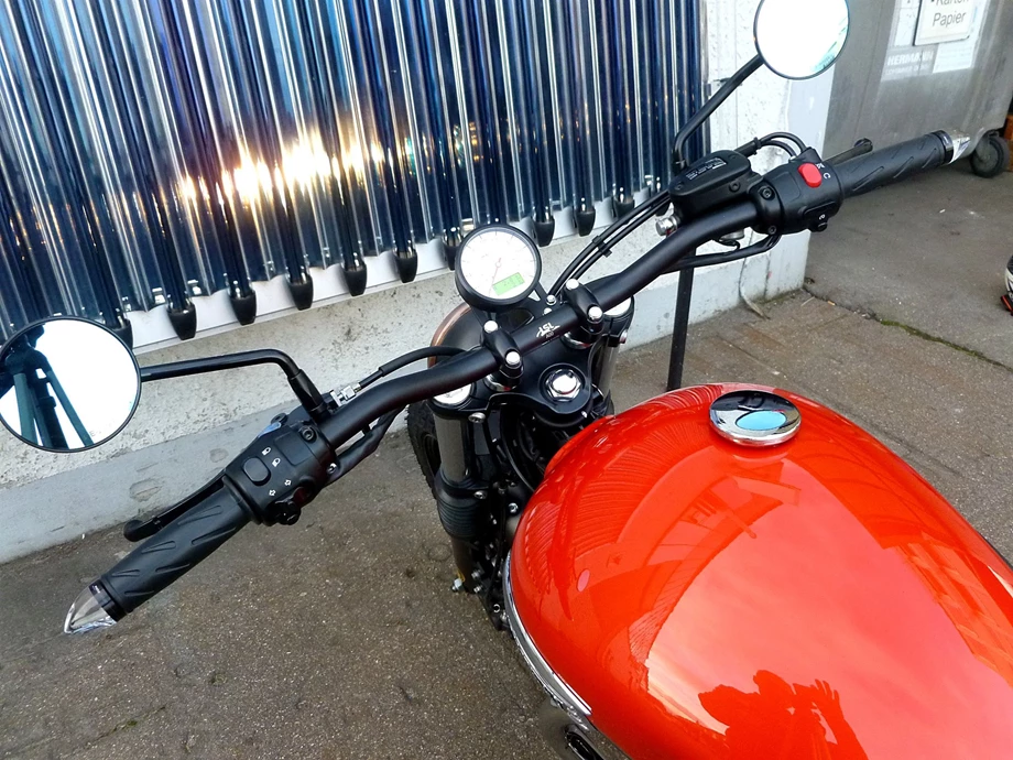 Umbgebautes Motorrad Triumph Bonneville T100 Bild 18: Umbgebautes Motorrad Triumph Bonneville T100