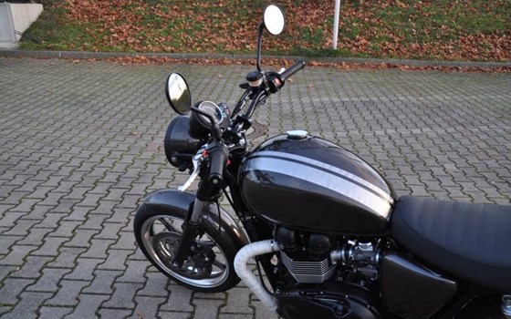 Umgebautes Motorrad Triumph Bonneville von Zweirad Hermann - Bild 12 Umgebautes Motorrad Triumph Bonneville von Zweirad Hermann - Bild 12
