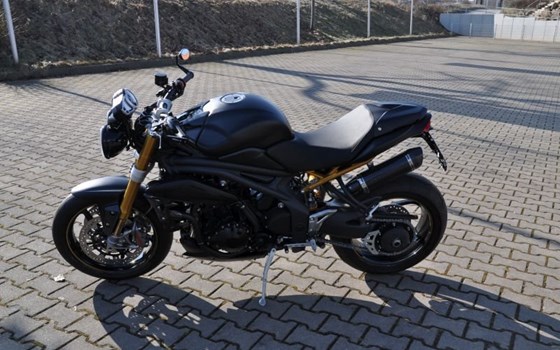 Umgebautes Motorrad Triumph Speed Triple R von Zweirad Hermann - Bild 2 Umgebautes Motorrad Triumph Speed Triple R von Zweirad Hermann - Bild 2