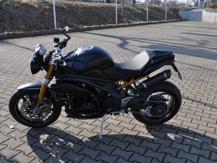 Umbgebautes Motorrad Triumph Speed Triple R Bild 2: Umbgebautes Motorrad Triumph Speed Triple R