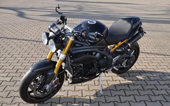 Umgebautes Motorrad Triumph Speed Triple R von Zweirad Hermann - Bild 3 Umgebautes Motorrad Triumph Speed Triple R von Zweirad Hermann - Bild 3