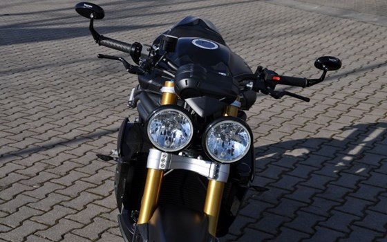 Umgebautes Motorrad Triumph Speed Triple R von Zweirad Hermann - Bild 4 Umgebautes Motorrad Triumph Speed Triple R von Zweirad Hermann - Bild 4