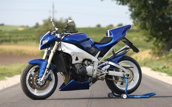 Umgebautes Motorrad Yamaha R1 von Motorrad Bogoly KG - Bild 1 Umgebautes Motorrad Yamaha R1 von Motorrad Bogoly KG - Bild 1