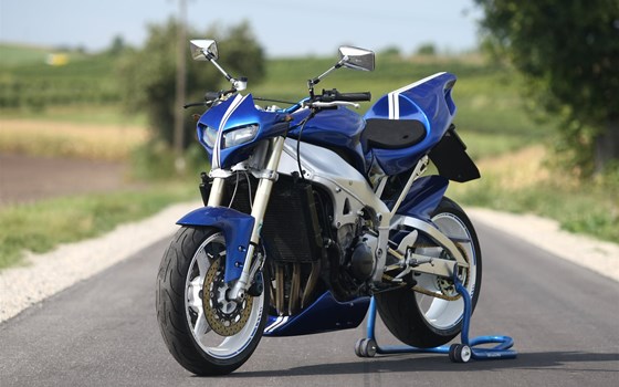 Umgebautes Motorrad Yamaha R1 von Motorrad Bogoly KG - Bild 2 Umgebautes Motorrad Yamaha R1 von Motorrad Bogoly KG - Bild 2